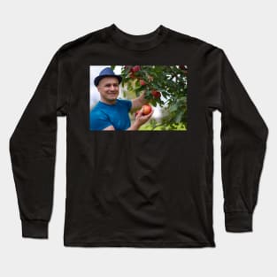 Gardener picking apples Long Sleeve T-Shirt